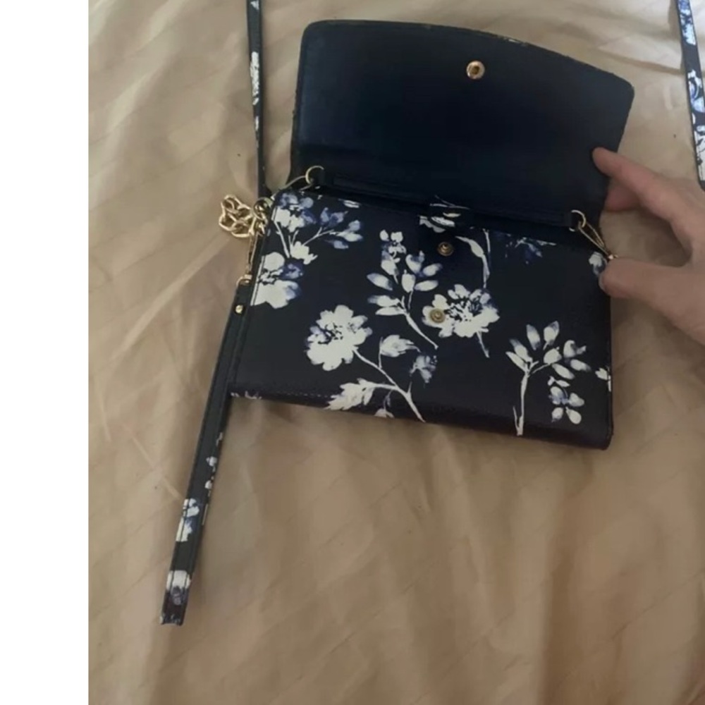 Dark blue and white cross bag